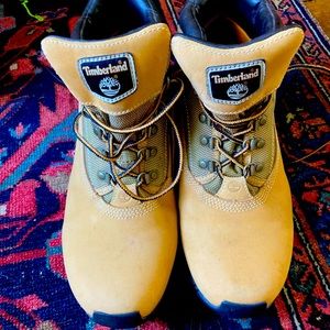 Like New Men’s Timberand Boots.